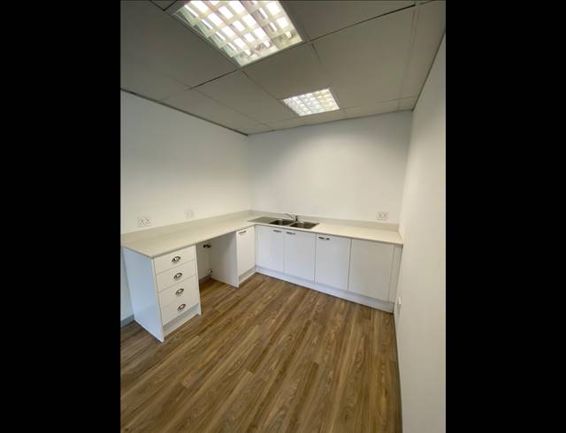 206M² OFFICE TO LET IN WATERFRONT